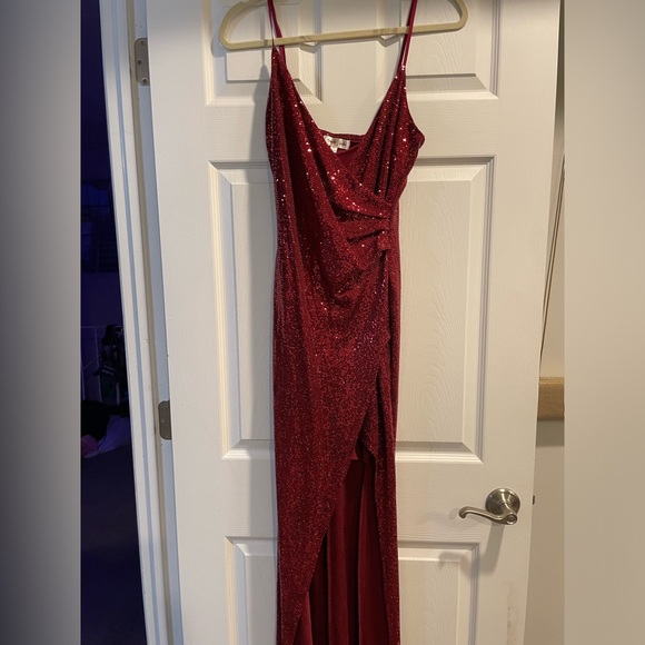 Red sequin maxi dress - Picture 8 of 9